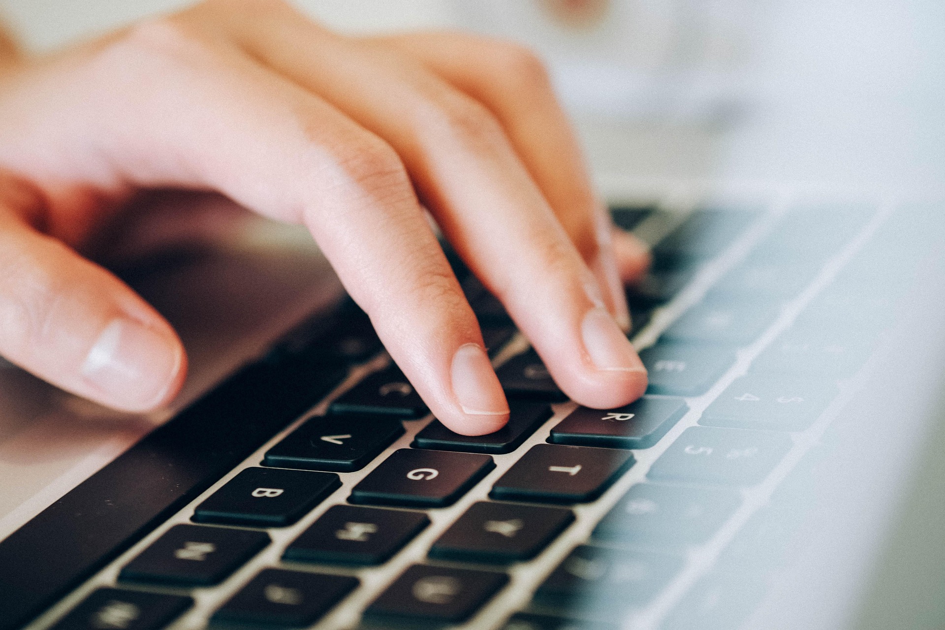 Leggere con le orecchie, scrivere con la voce: compensare e dispensare nelle difficoltà di apprendimento. Vademecum per docenti, specialisti e genitori alla Scuola Secondaria